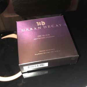 *SOLD* Urban Decay De-Slick Mattifying Powder